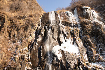 Fototapeta na wymiar 冬の凍った滝 