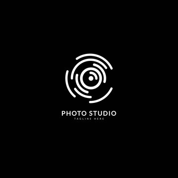 Photography logotype. Minimalist photography logo concept, fit for lens store, photo studio and camera business. Illustration vector logo.