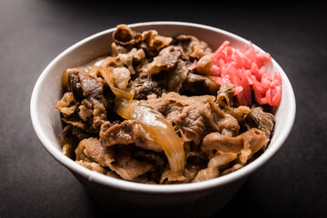 弁当 牛丼 持ち帰り 日本 横
