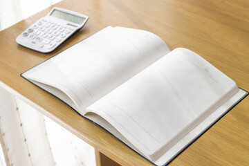 電卓とノート、ビジネスイメージ