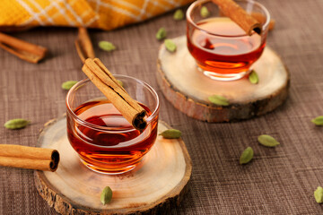 Healthy Green / Black Tea with Cardamom and Cinnamon