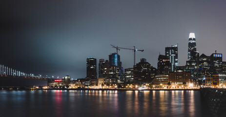 Fototapeta premium Long Exposure at night of San Francisco with Bay Bridge and Salesforce Tower