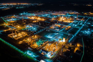 Naklejka premium Oil refinery night