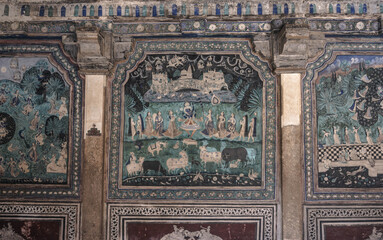 Fototapeta na wymiar The 17th century Bundi Palace and wall paintings depicting the 
