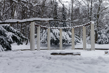 Park Śląski pokryty śniegiem. Kolumienki Świątyni Petrycha © Miroslaw