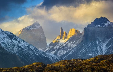Fotobehang sunset over the mountain range of Torres del Paine © Chris
