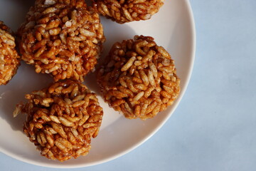 Indian Traditional Puffed Rice Balls is a sweet made using puffed rice mixed with jaggery, Murmura Laddoo, Churmura Laddoo or Pori Urundai