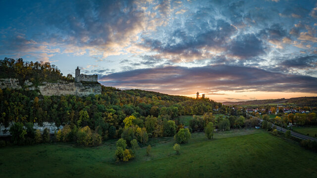 Rudelsburg und Burg Saaleck bei Sonnenuntergang