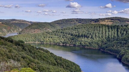 gorges de la Truyère et ruines du château d'Alleuze