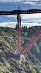 viaduc ferroviaire de Garabit dans les gorges de la Truyère