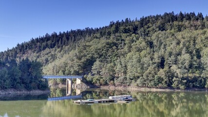 gorges de la Truyère et ruines du château d'Alleuze