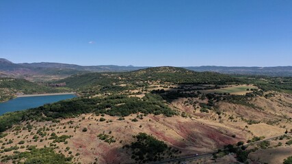 vue aérienne du lac du Salagou dans l'Hérault, sud de la France