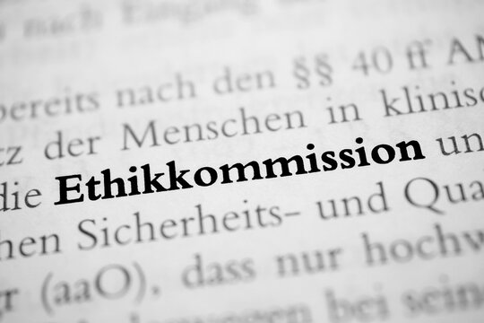 Das Wort "Ethikkommission" in einem Gesetzbuch.