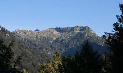Vista sulle montagne dal camping Faé a Madonna di Campiglio in Trentino, viaggi e paesaggi in Italia