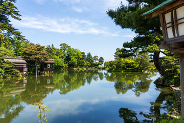 初夏の兼六園・霞ヶ池