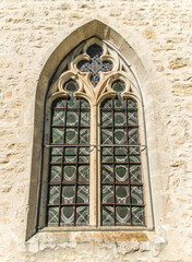 Fenêtre gothique dans l'église de Pouillat, France