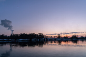 Obraz premium Sunset landscape view at Dresden's Pieschen district with a crescent moon