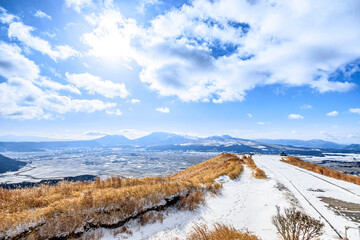 冬の大観峰と阿蘇市内　熊本県　Daikanbo in winter and Aso city Kumamoto-ken