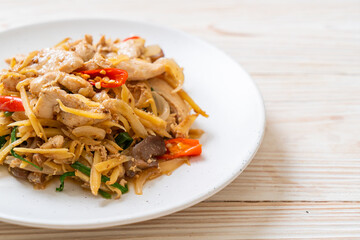 stir-fried chicken with ginger