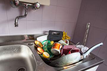 Crockery in the sink in the kitchen.