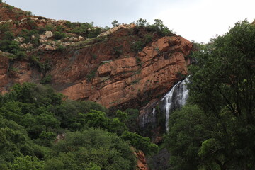 Fototapeta na wymiar park waterfall