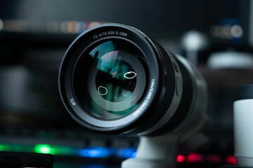 Obraz na płótnie Canvas camera lens on a tripod