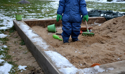 preparation for the polar expedition, sleeping and survival in the igloo. The man is lying in a...