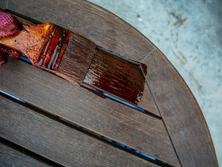Paint a wooden table by yourself