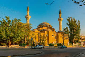 Fototapeta na wymiar view of the mosque Juma Jami Hap from the street of the revolution in Yevpatoriya