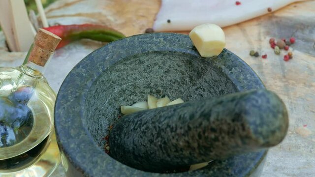 Using garlic in different dishes