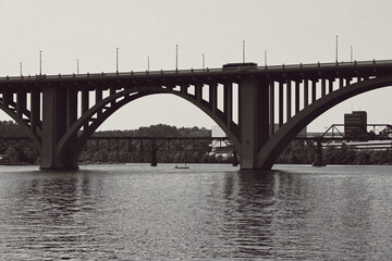 Fototapeta na wymiar bridge over the river thames