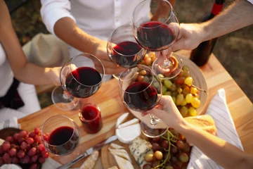 Keuken foto achterwand Friends holding glasses of wine at table, closeup © New Africa
