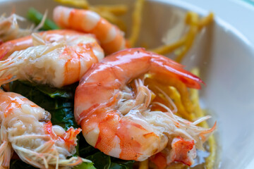 Boiled prawns in Thai noodles