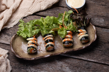 Salad Rolls Wrapped with Seaweed