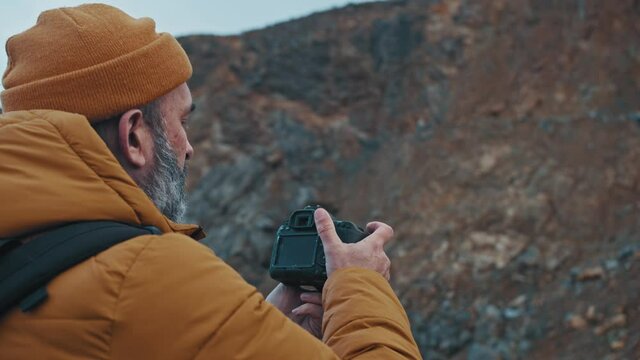Photographer photographing mountain view in 4k