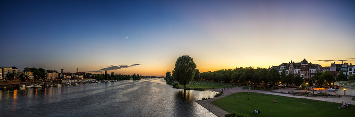 Heidelberg Panorama Neckar Sonnenuntergang Neckarwiese