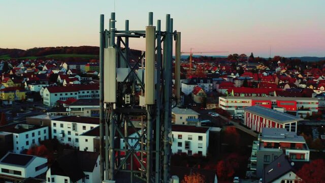 Circle around a funk mast in the city
