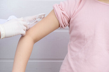 the doctor made an injection in the hand of the child