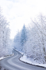 Symbolbild einer Straße im Winter