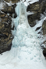 Fototapeta na wymiar Frozen Waterfall in Saas-Balen