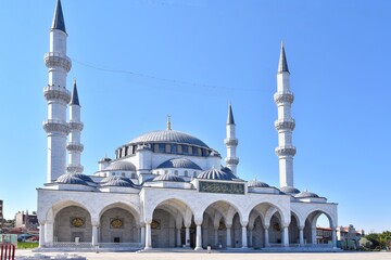 Fototapeta na wymiar Beautiful Melike Hatun Mosque with four minaret near Genclik Park in Ankara, Turkey. Impressive city architecture 