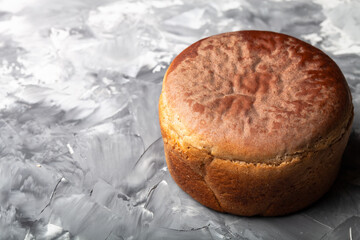 Composition with a bread on a textured plastered surface