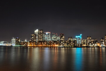 Fototapeta na wymiar Canary Wharf from Surrey Quays London panorama