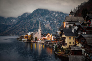 Fototapeta premium Dusk in Hallstatt, Austria, taken in December 2020