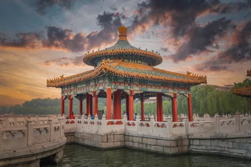 Fotobehang Beihai Park is een keizerlijke tuin © Aliaksei