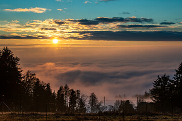 Sonne und Nebel