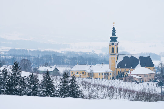 Winterlandschaft mit Kirche in Scharten Oberösterreich