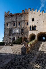 Obraz premium The castle of Monselice inside the complex of buildings composed of four main nuclei, plus a fortress, detail of the sphinx of the battlements and mullioned windows. Padua, Veneto, Italy.