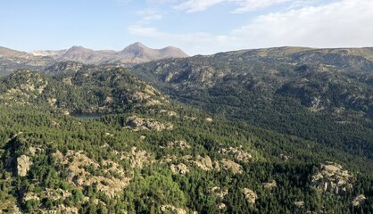 vue aérienne du massif du Carlit et des lacs des Bouillouses