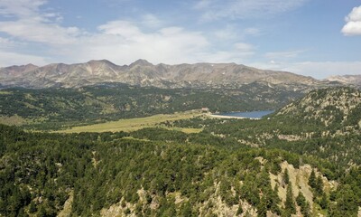 vue aérienne du massif du Carlit et des lacs des Bouillouses